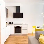Cassa Di Risparmio 11 Tirabora Short Rent * Trieste