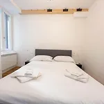 Cassa Di Risparmio 11 Tirabora Short Rent Appartement