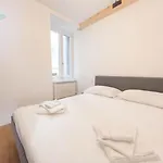 Cassa Di Risparmio 11 Tirabora Short Rent * Trieste