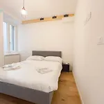 Cassa Di Risparmio 11 Tirabora Short Rent