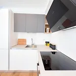 Cassa Di Risparmio 11 Tirabora Short Rent *