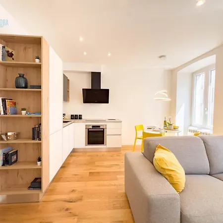 Appartement Cassa Di Risparmio 11 Tirabora Short Rent Trieste