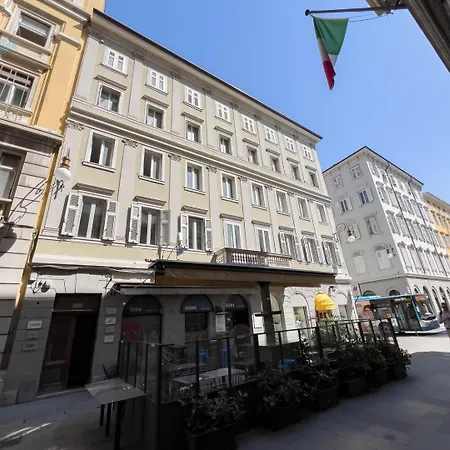 Cassa Di Risparmio 11 Tirabora Short Rent Appartement