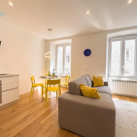 Cassa Di Risparmio 11 Tirabora Short Rent * טריאסטה