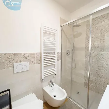 Cassa Di Risparmio 11 Tirabora Short Rent Apartment