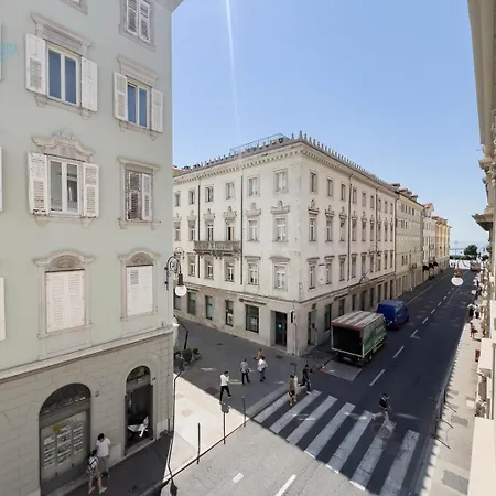 Apartment Cassa Di Risparmio 11 Tirabora Short Rent *