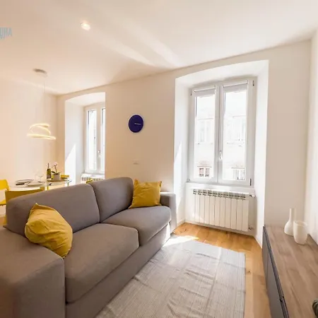 Apartment Cassa Di Risparmio 11 Tirabora Short Rent