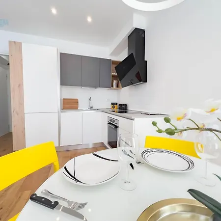 Apartment Cassa Di Risparmio 11 Tirabora Short Rent *