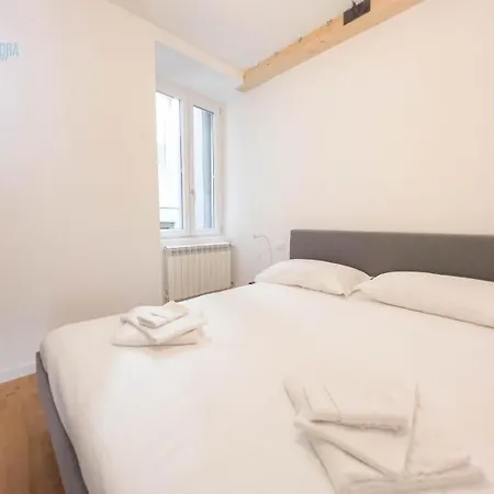 Cassa Di Risparmio 11 Tirabora Short Rent * טריאסטה
