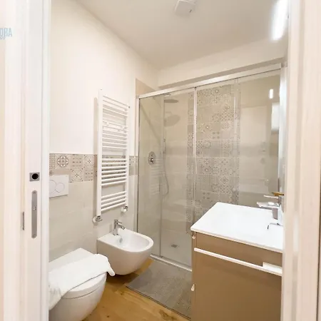 דירה Cassa Di Risparmio 11 Tirabora Short Rent טריאסטה