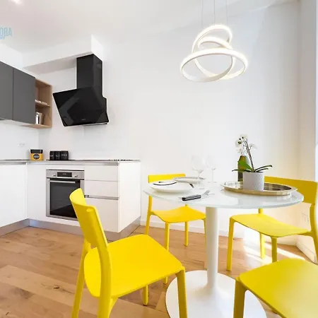 Cassa Di Risparmio 11 Tirabora Short Rent * Triest