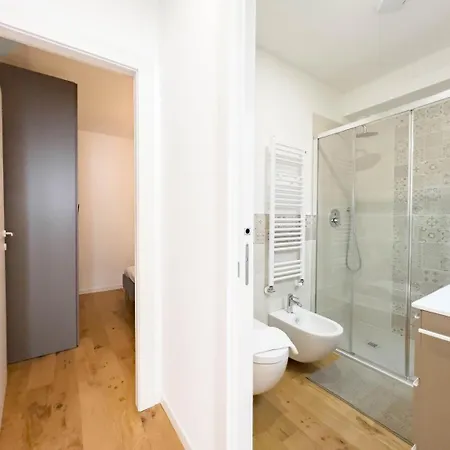 Cassa Di Risparmio 11 Tirabora Short Rent