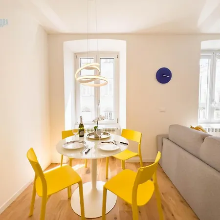 Cassa Di Risparmio 11 Tirabora Short Rent Apartment Triest