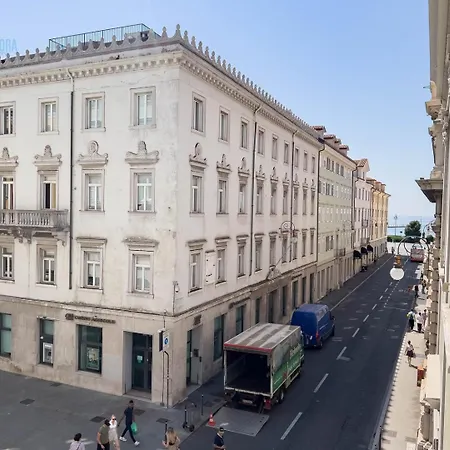 Cassa Di Risparmio 11 Tirabora Short Rent * Trieste