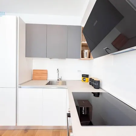 Cassa Di Risparmio 11 Tirabora Short Rent *