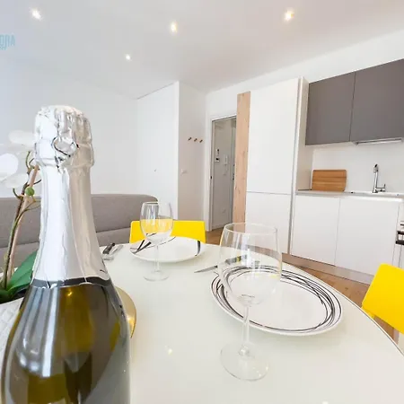 Cassa Di Risparmio 11 Tirabora Short Rent * טריאסטה