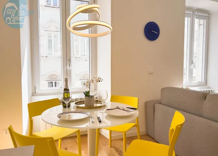 Cassa Di Risparmio 11 Tirabora Short Rent Appartement *