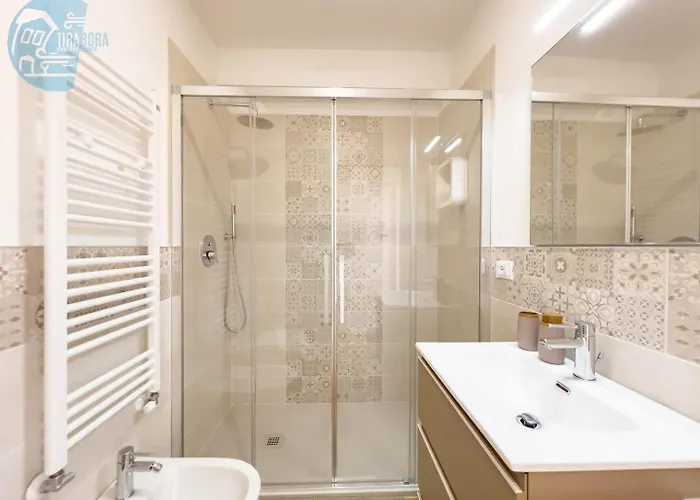 Apartment Cassa Di Risparmio 11 Tirabora Short Rent *