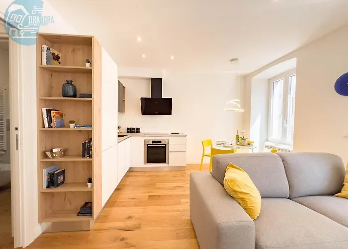 Appartement Cassa Di Risparmio 11 Tirabora Short Rent Triëst