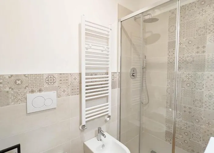 Cassa Di Risparmio 11 Tirabora Short Rent Apartment