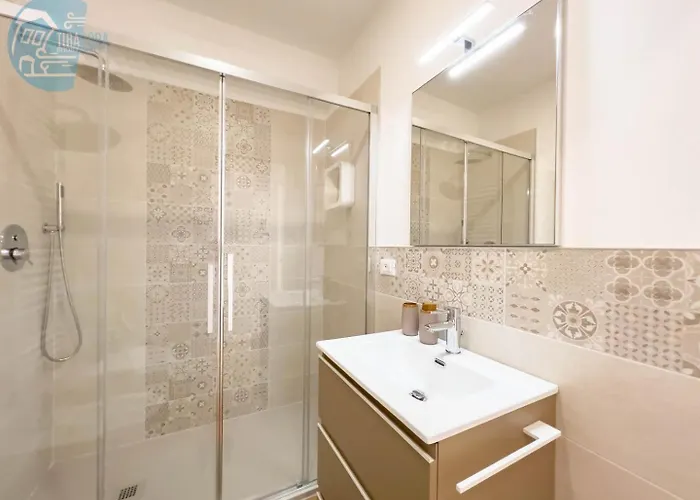 Cassa Di Risparmio 11 Tirabora Short Rent