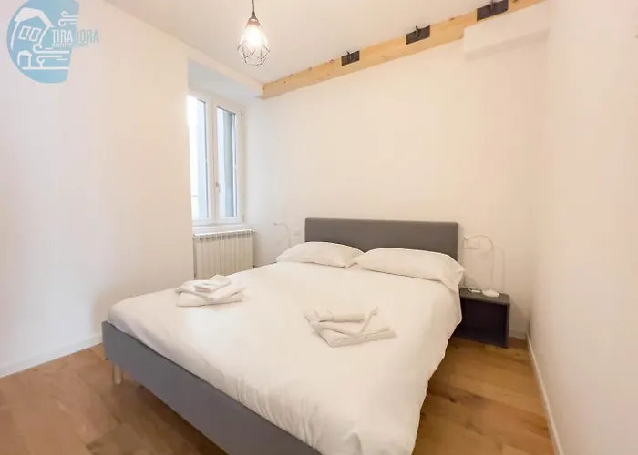 Cassa Di Risparmio 11 Tirabora Short Rent Apartment