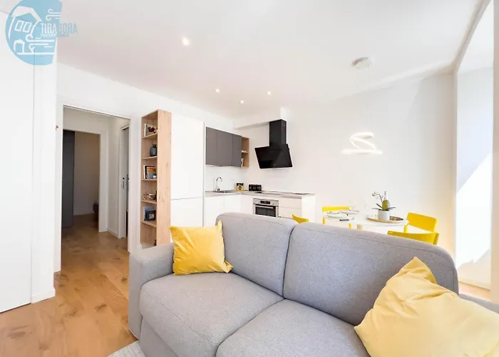 Cassa Di Risparmio 11 Tirabora Short Rent Appartement Triëst