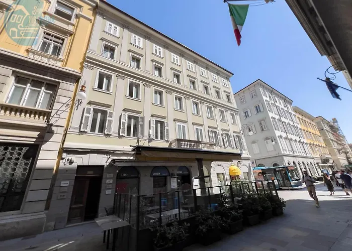 Cassa Di Risparmio 11 Tirabora Short Rent Appartement