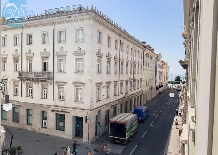 Cassa Di Risparmio 11 Tirabora Short Rent * Trieste