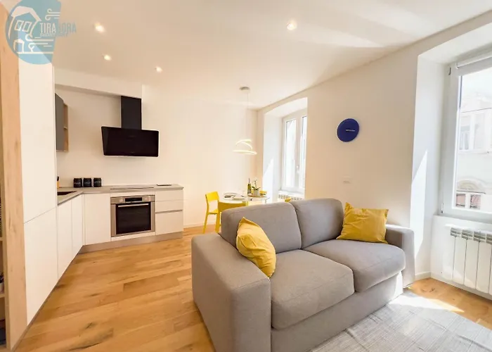 Cassa Di Risparmio 11 Tirabora Short Rent