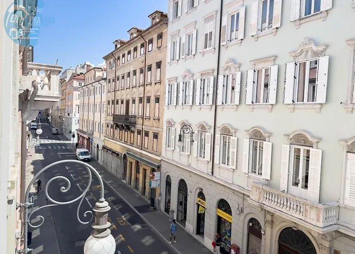 Appartement Cassa Di Risparmio 11 Tirabora Short Rent Triëst