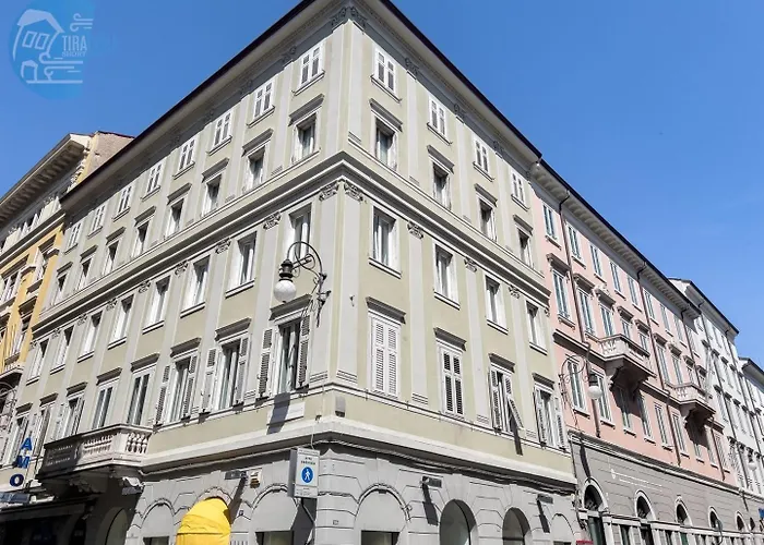 Cassa Di Risparmio 11 Tirabora Short Rent Appartement